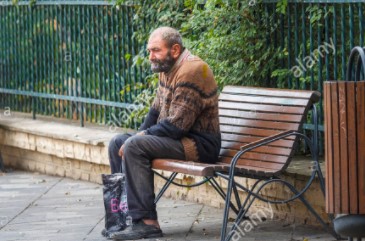 الرجل في هذه الصورة ليس معتقلا فلسطينيا أطلق سراحه من سجن صيدنايا