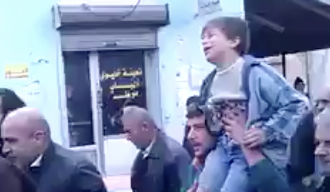 هذا التسجيل ليس لطفل يبكي شقيقه الذي قتل حمص مؤخرا