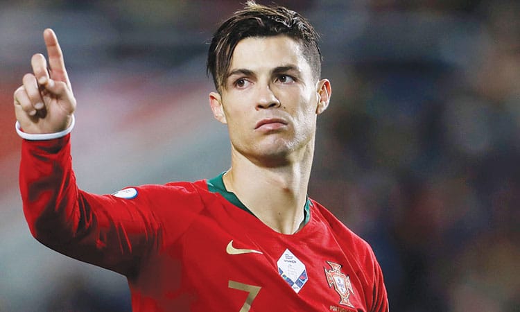 هل رفض رونالدو ارتداء شارة المثليين وقال أنا مستعد لتلقي أي عقوبة؟