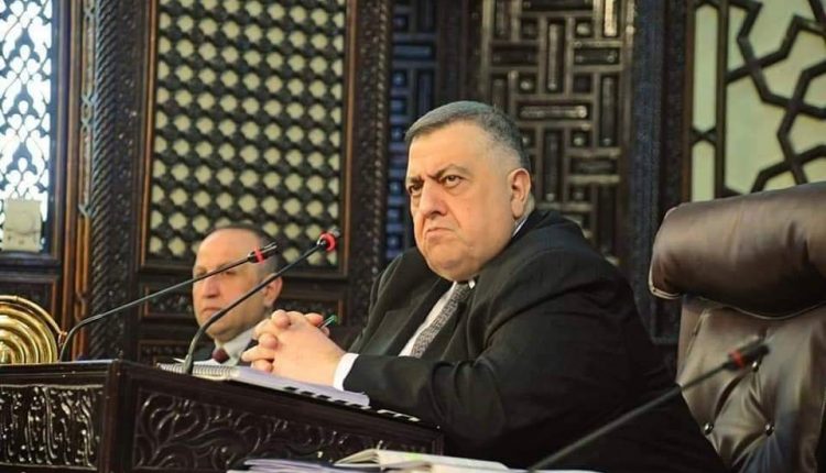 هل قال رئيس برلمان النظام السوري إنَّ "ربطة خبر واحدة تكفي باليوم"؟