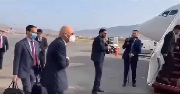 هل يظهر هذا المقطع لحظة هروب الرئيس الأفغاني أشرف غني من أفغانستان؟