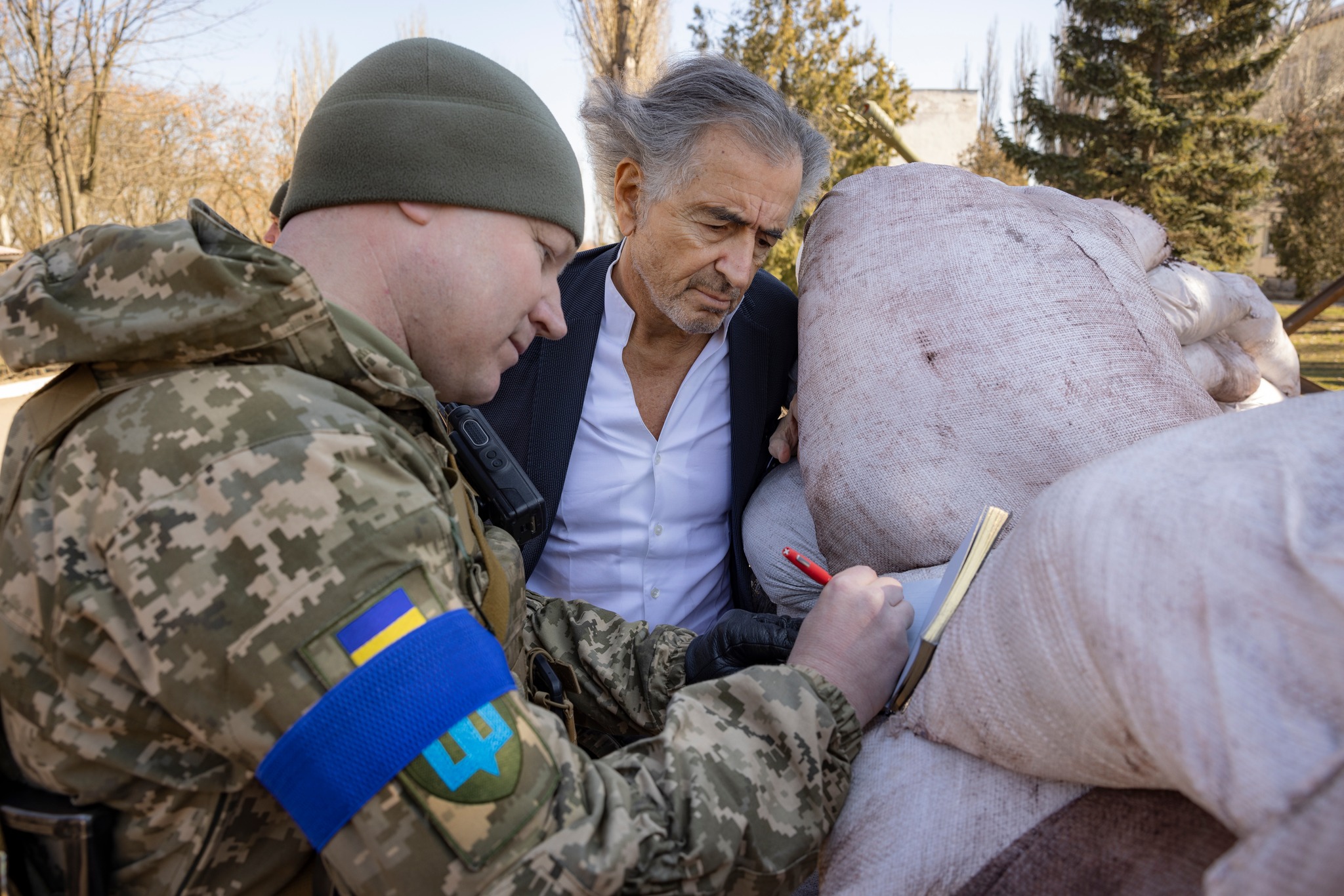 ما حقيقة أسر ومقتل "برنارد ليفي" في أوكرانيا؟