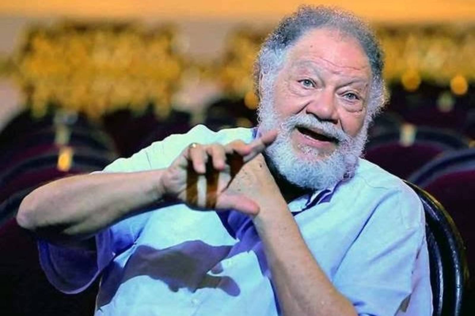 ما حقيقة التصريح المنسوب للفنان يحيى الفخراني حول البطاقة الذكية في سوريا؟