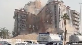 هذا الفيديو لا يصور لحظة انهيار مبنى في تركيا عقب الزلزال المدمر