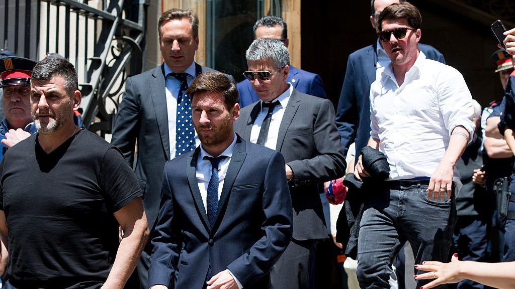 والد ميسي ينفي وجود اتفاق مع أحد لانتقال النجم الأرجنتيني