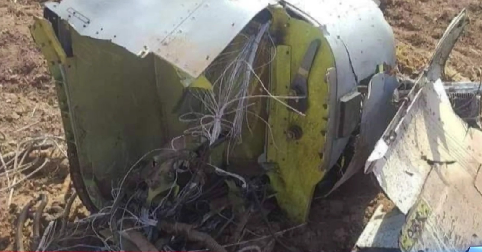 الصور ليست لحطام مسيرة استهدفت حفل تخريج دورة ضباط الكلية الحربية في حمص