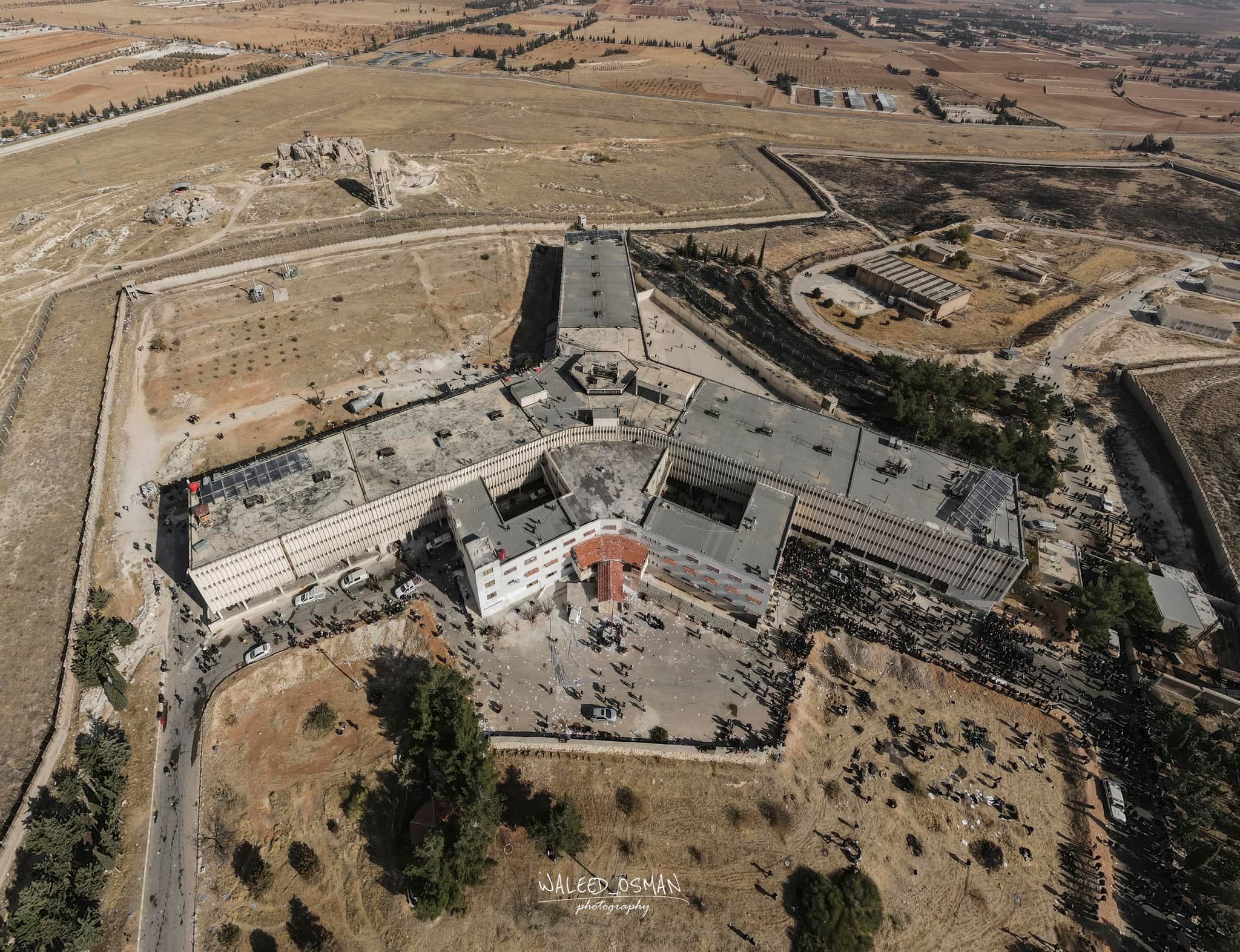 ما حقيقة وجود آلاف المعتقلين بمناطق سرية مجهولة في "صيدنايا"؟