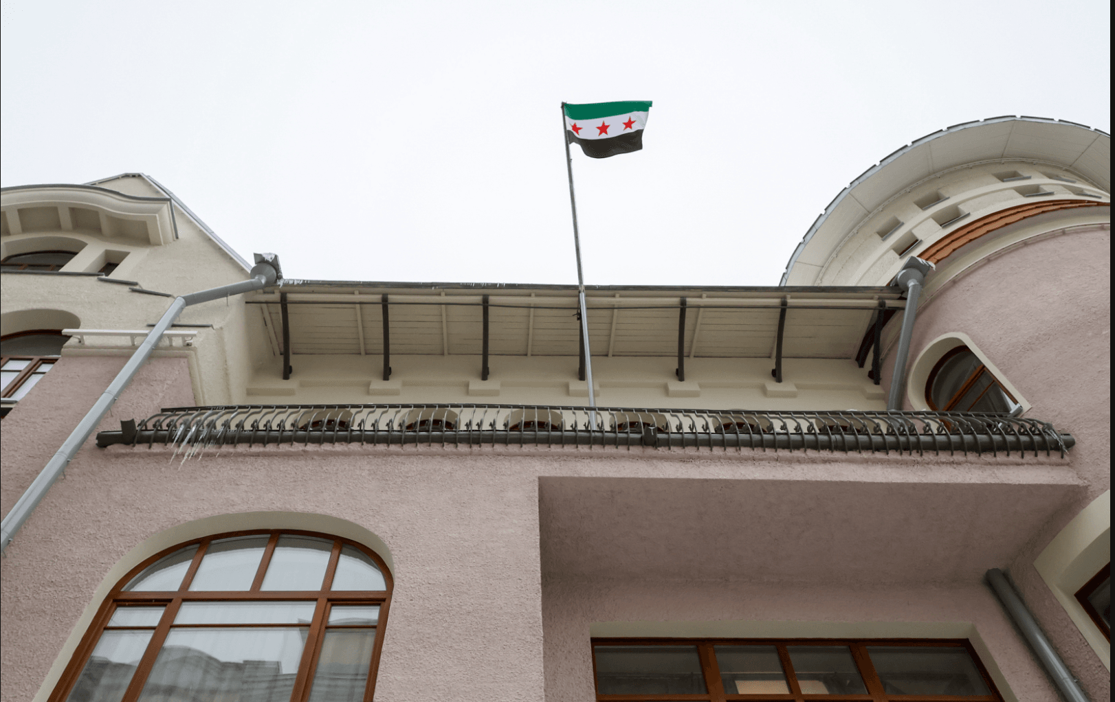 رغم نفي السفارة: تأكيد رسمي على تغيير السفير السوري في موسكو