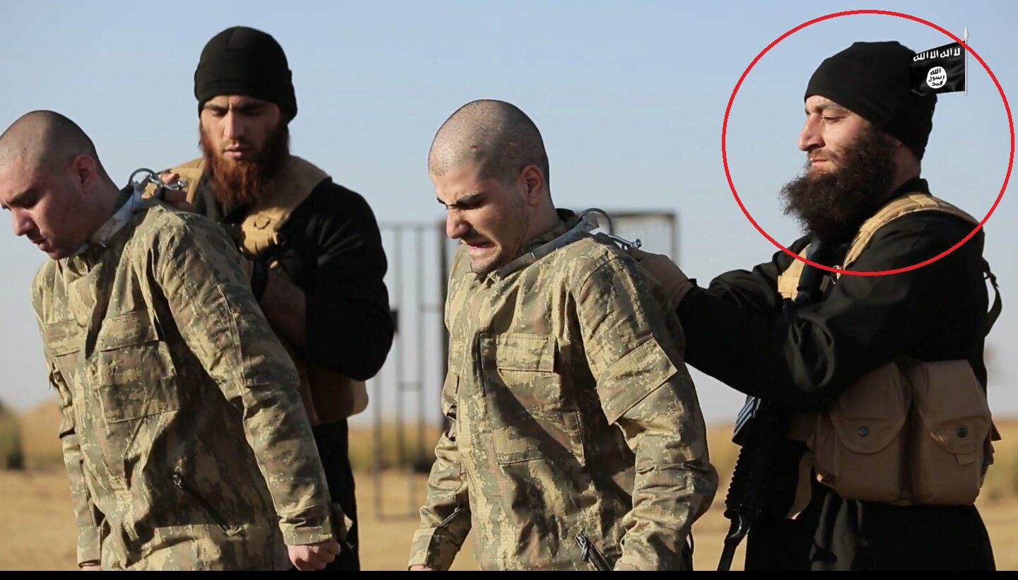 صورة الإعدام المتداولة لا تُظهر أحمد الشرع أو عمر جفتشي