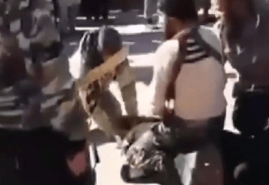 ما حقيقة الفيديو الذي يُزعم أنه يوثق ذبح سجناء علويين على يد "هيئة تحرير الشام"؟