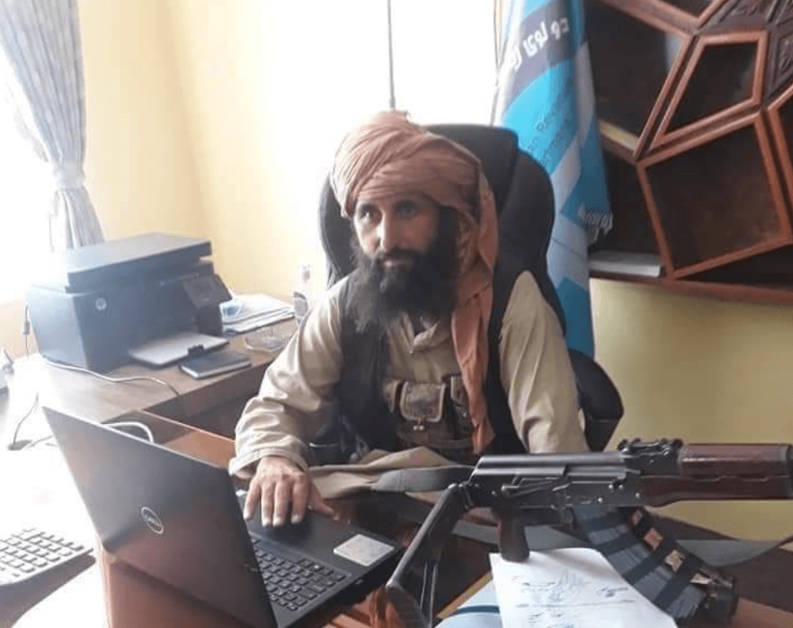 هل هذه صورة لـ"الشيخ أبو قتادة السلفي" رئيس ديوان المحكمة المدنية في سوريا؟