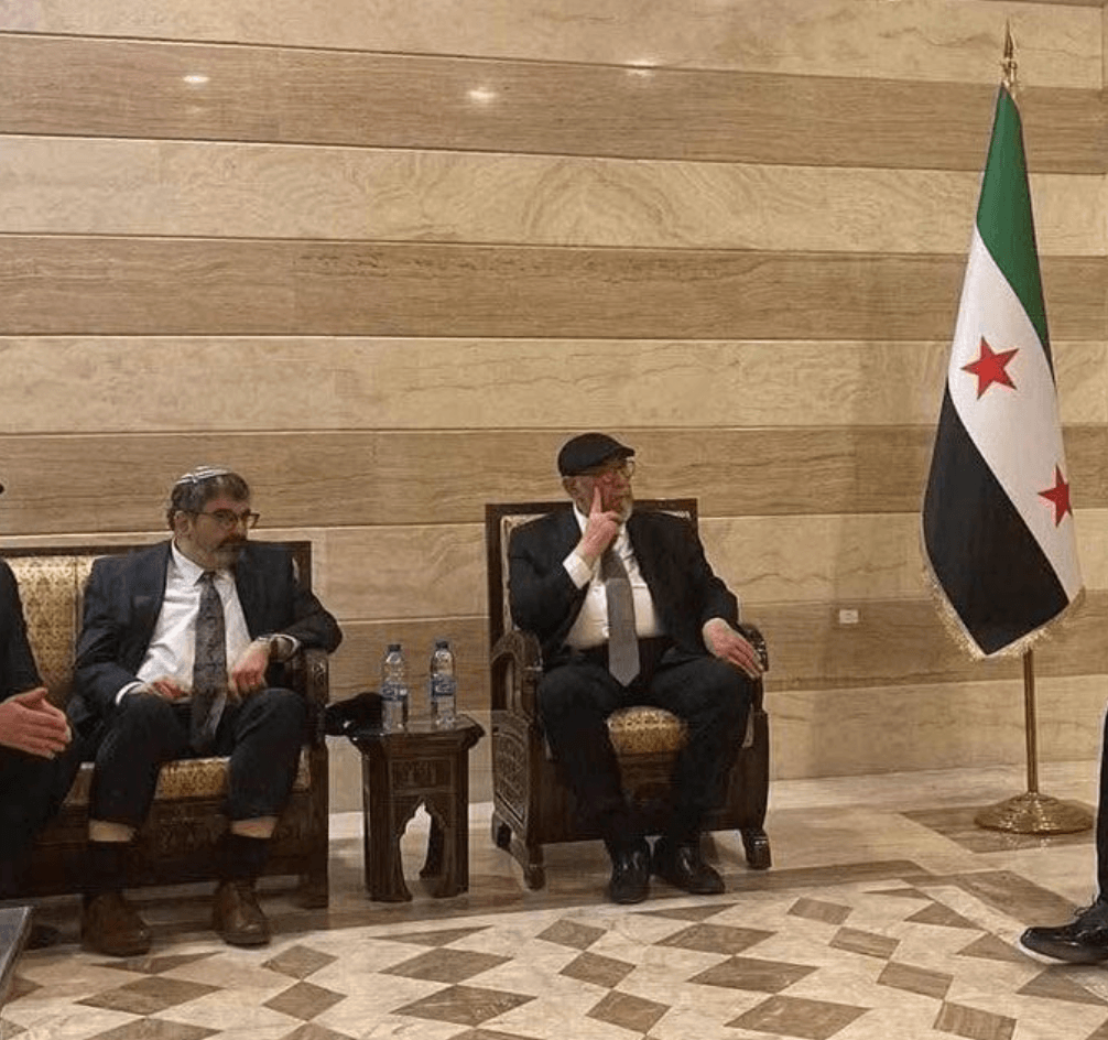 هل زار ضباط ومسؤولون إسرائيليون القصر الجمهوري بدمشق؟