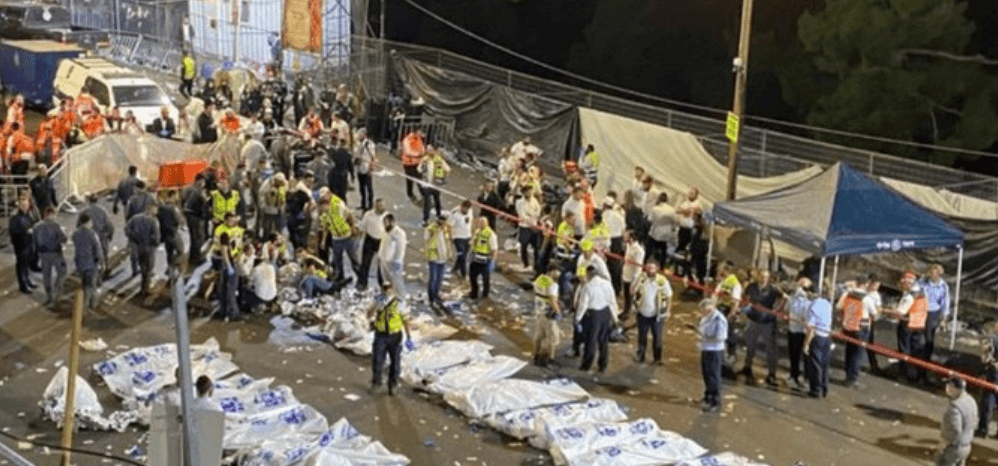 هذه الصورة لقتلى إسرائيليين بحادثة تدافع خلال مهرجان ولا صلة لها بالقصف الإيراني