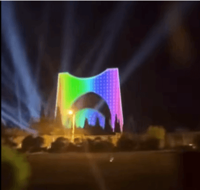 ما حقيقة إضاءة نصب الجندي المجهول بألوان علم المثليين في دمشق؟