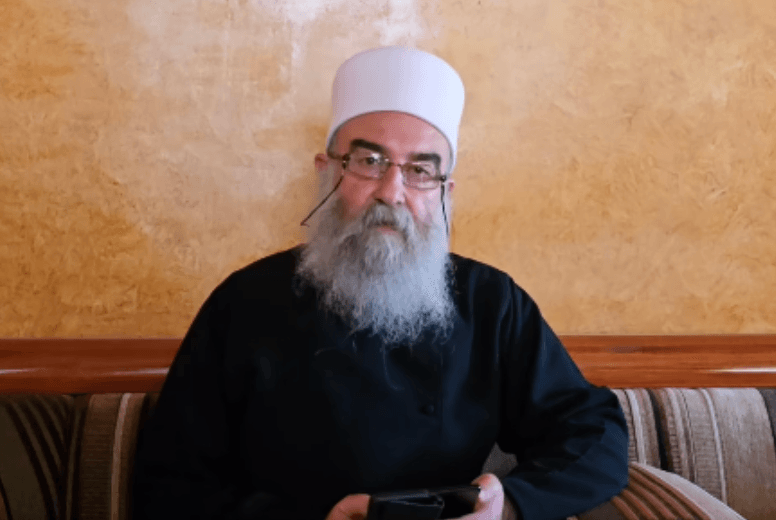 المقطع الذي يُظهر كلمة مصوّرة لحكمت الهجري يقر فيها باتخاذه قرارات غير صائبة مفبرك 