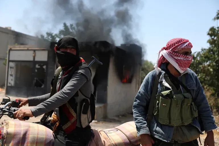 ما حقيقة إصدار تجمع عشائر الجنوب بقيادة نواف البشير أوامر للعشائر بالانسحاب من السويداء؟