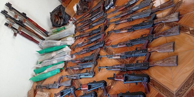 هذه الصورة لا تظهر ضبط أسلحة مع سوريين في لبنان