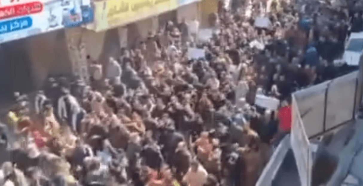 مقاطع قديمة تُستخدم في حملة تضليل عن احتجاجات مزعومة في دمشق