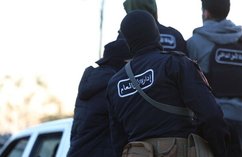 الداخلية السورية تنفي لـ (تأكد) استلام 20 ضابطاً في قوات النظام المخلوع من لبنان